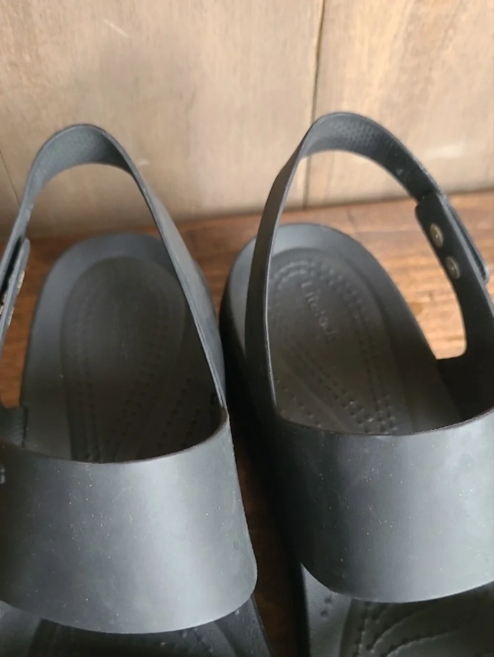 Crocs Brooklyn Wedge Sandal Women's sz 8 Black Double Strap Platform Sandal